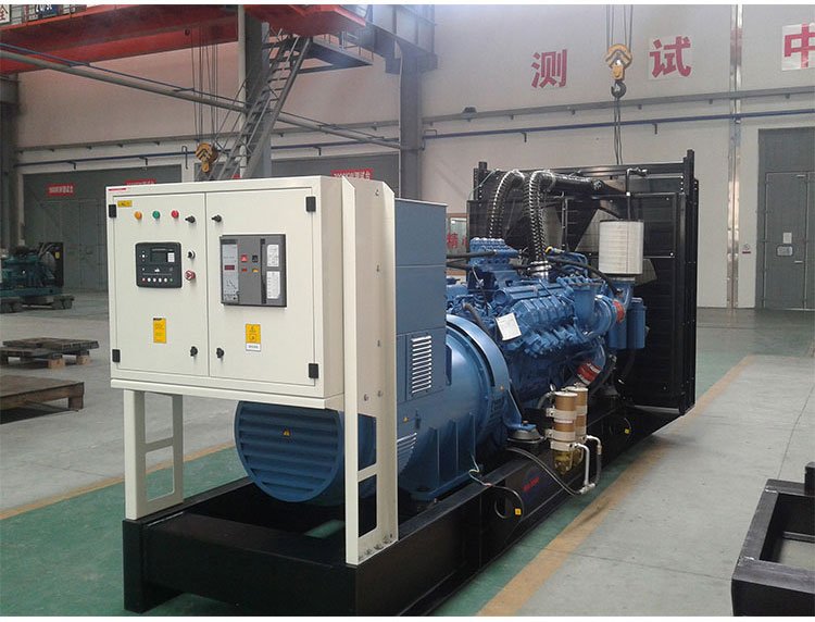 奔驰mtu hdm2500kw柴油发电机组 耗油低 排放低 外形精致备用电源 -